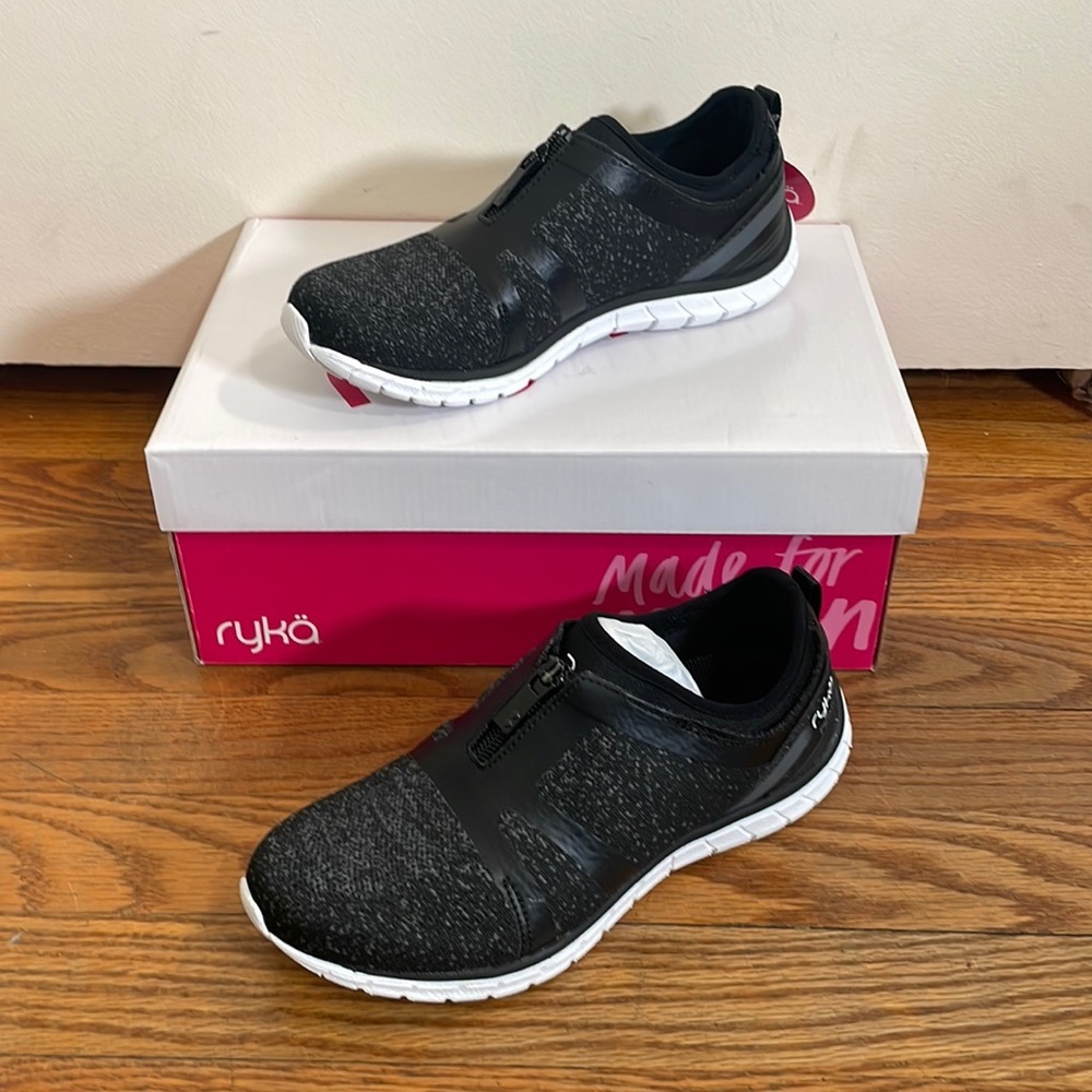 Ryka Primo‎ Knit Zip-Front Sneakers Black White Womens 5 M RYK869TZX-NEW-5-M